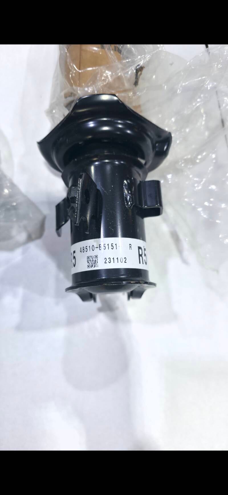 Daihatsu S510P Struts